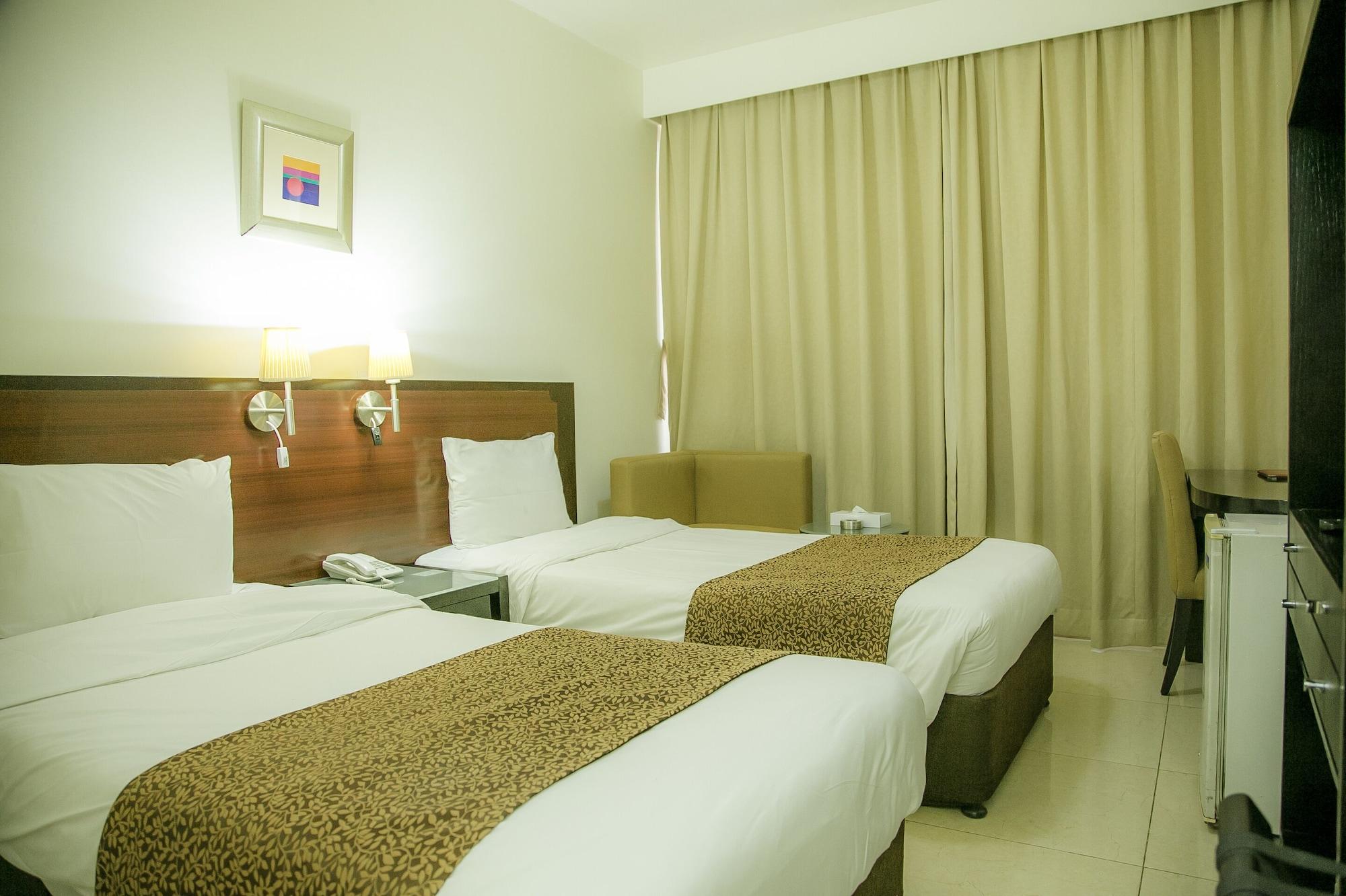 Phoenicia Grand Hotel Дубай Екстериор снимка