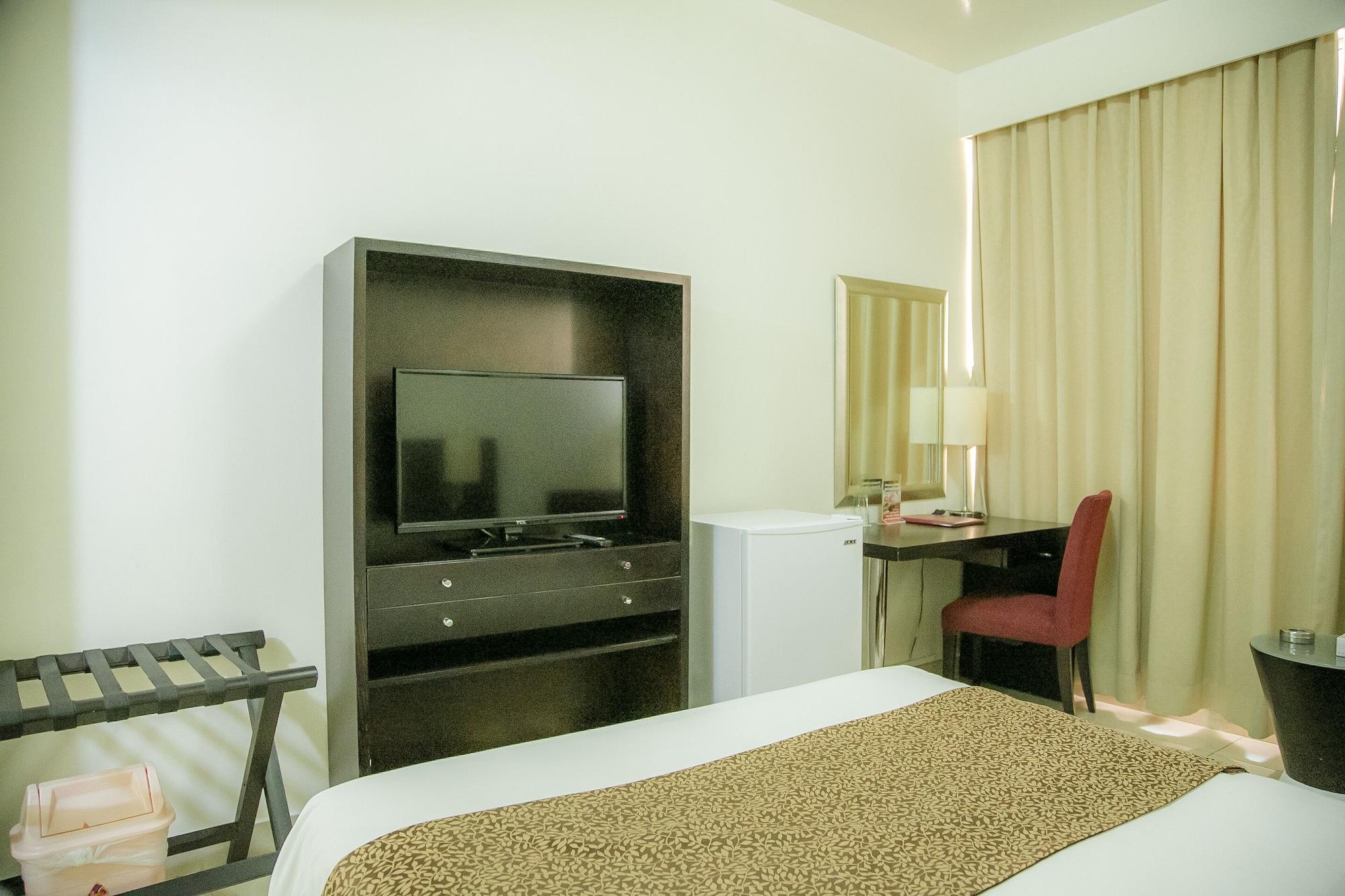 Phoenicia Grand Hotel Дубай Екстериор снимка