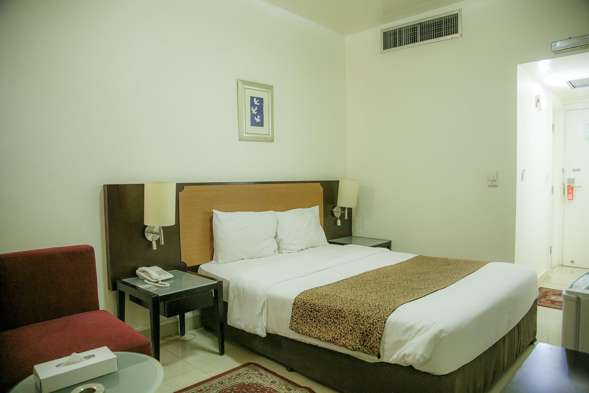 Phoenicia Grand Hotel Дубай Екстериор снимка