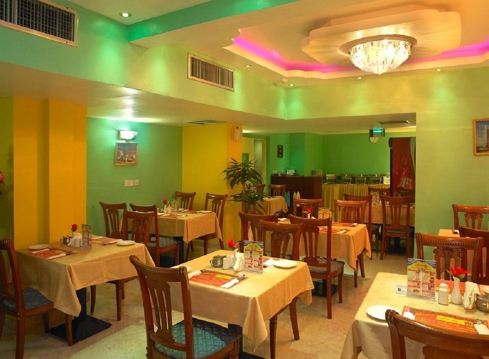 Phoenicia Grand Hotel Дубай Екстериор снимка
