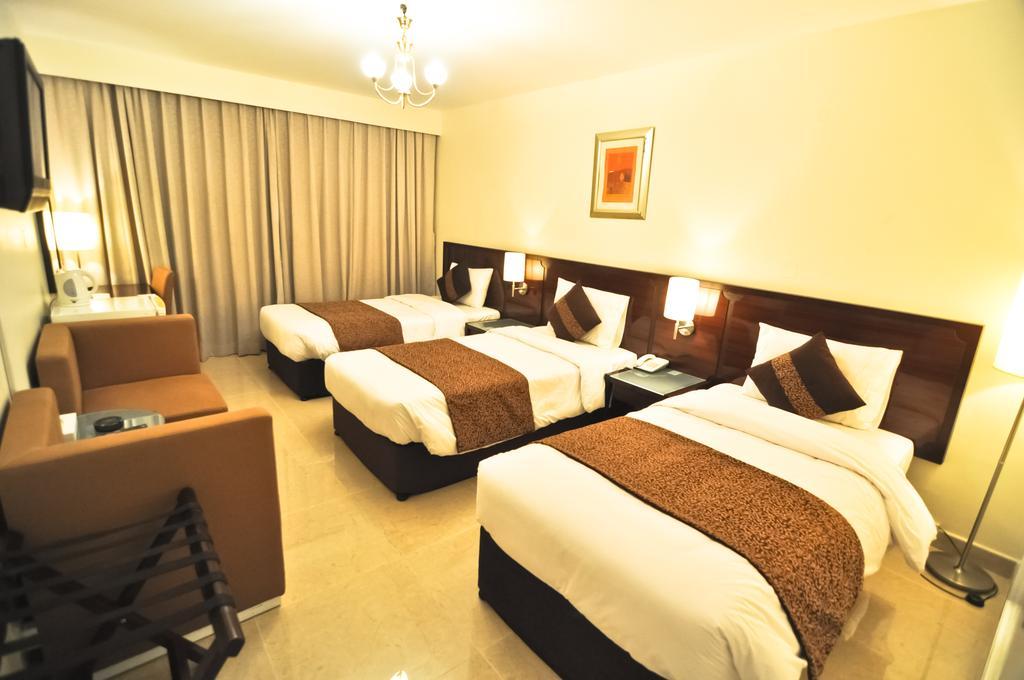 Phoenicia Grand Hotel Дубай Екстериор снимка