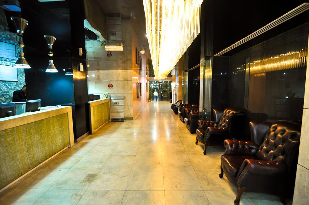Phoenicia Grand Hotel Дубай Екстериор снимка