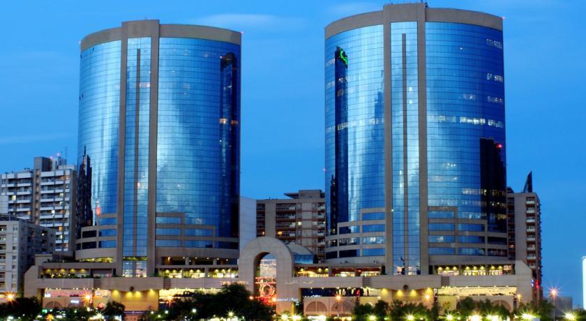 Phoenicia Grand Hotel Дубай Екстериор снимка