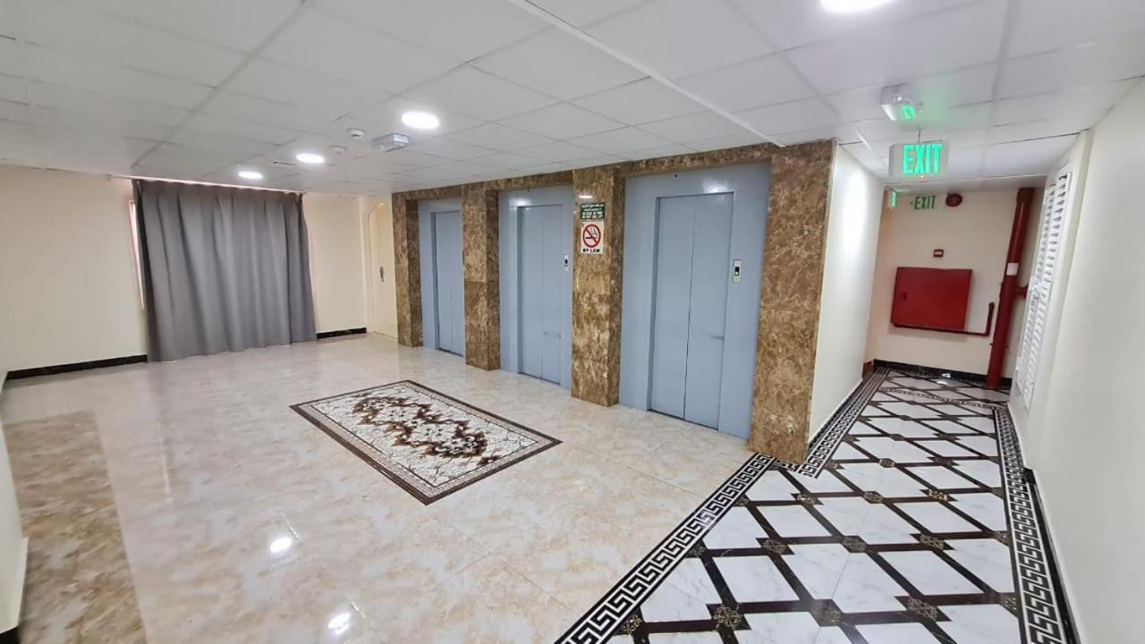 Phoenicia Grand Hotel Дубай Екстериор снимка