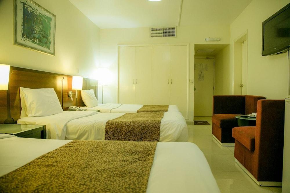 Phoenicia Grand Hotel Дубай Екстериор снимка