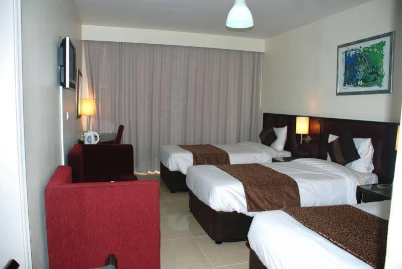 Phoenicia Grand Hotel Дубай Екстериор снимка