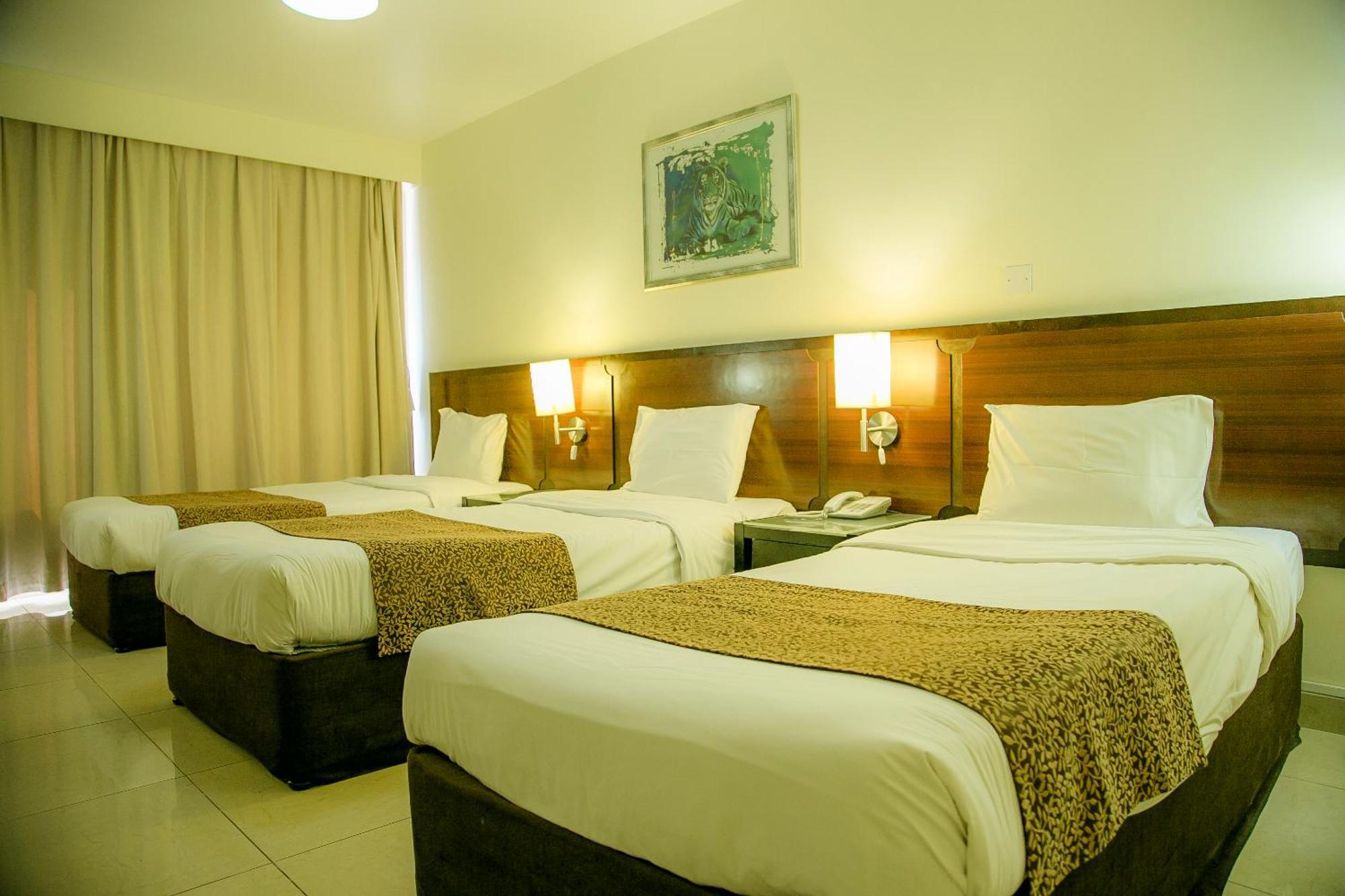 Phoenicia Grand Hotel Дубай Екстериор снимка