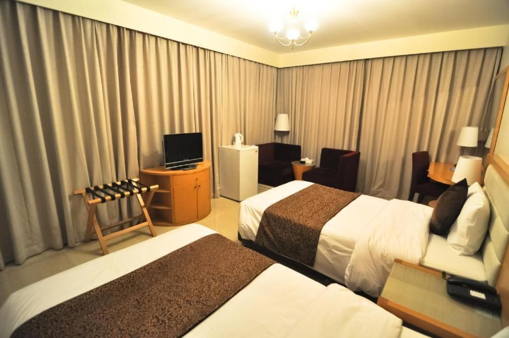Phoenicia Grand Hotel Дубай Екстериор снимка