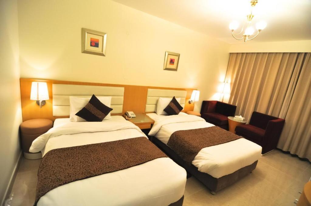 Phoenicia Grand Hotel Дубай Екстериор снимка